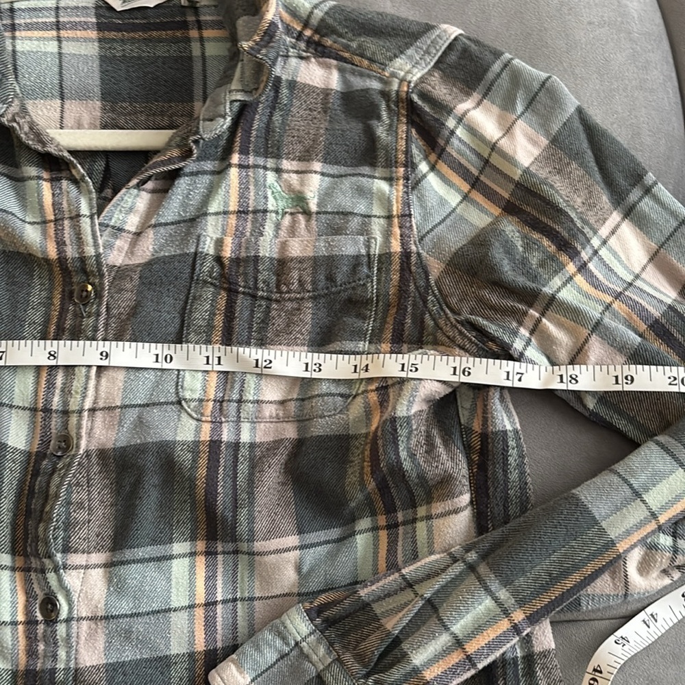 Woolrich Plaid Button-Up Shirt Flannel size Small - Picture 3 of 8